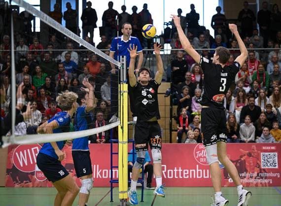 Volleyball 2 Bundesliga season 2023 2024 TV Rottenburg Volley Young Stars Friedrichshafen 19 11 2023 Linus Hermann center, TV Rottenburg and Jan Huber right, TV Rottenburg
