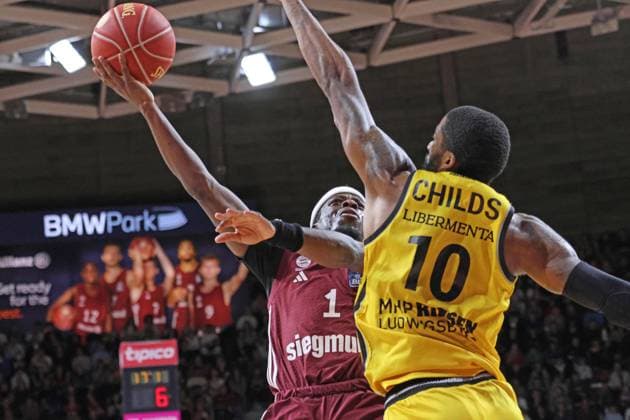 1 Sylvain Francisco FCBB vs. 10 Elijah Childs Ludwigsburg Action, duel, Basketball BBL FC Bayern Muenchen MHP Riesen Ludwigsburg at BMW Park on 19 11 2023 PHOTO Mladen Lackovic LakoPress