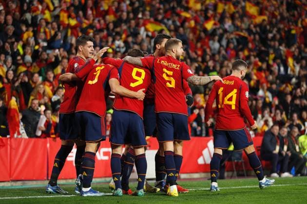 Spain team group, Mannschaftsbild, Totale (ESP), NOVEMBER 19, 2023 - Football Soccer : Spain team group celebrate after Le Normand s goal during UEFA European Championship, EM, Europameisterschaft 2024 Qualifying round group A match between Spain 3-1 Georgia at the Estadio Jose Zorrilla in Valladolid, Spain. Noxthirdxpartyxsales  (236201435)