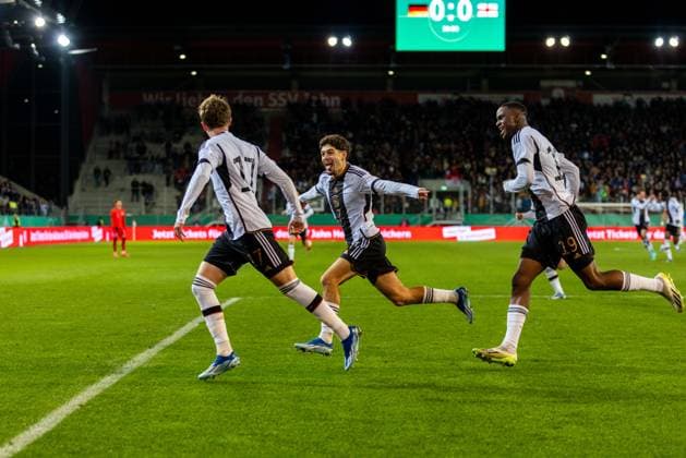 20 11 2023, Football, GER, International match, U20 Elite League, Germany England Football Cheering after the 1 0 for Germany by Paul Wanner DFL REGULATIONS PROHIBIT ANY USE OF PHOTOGRAPHS AS IMAGE SEQUENCES AND OR QUASI VIDEO Regensburg Bayern Germany Jahnstadion Regensburg