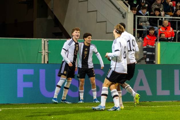 20 11 2023, Football, GER, International match, U20 Elite League, Germany England Football Cheering after the 1 0 for Germany by Paul Wanner DFL REGULATIONS PROHIBIT ANY USE OF PHOTOGRAPHS AS IMAGE SEQUENCES AND OR QUASI VIDEO Regensburg Bayern Germany Jahnstadion Regensburg