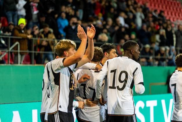 20 11 2023, Football, GER, International match, U20 Elite League, Germany England Football Cheering after the 1 0 for Germany by Paul Wanner DFL REGULATIONS PROHIBIT ANY USE OF PHOTOGRAPHS AS IMAGE SEQUENCES AND OR QUASI VIDEO Regensburg Bayern Germany Jahnstadion Regensburg