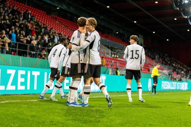 20 11 2023, Football, GER, International match, U20 Elite League, Germany England Football Cheering after the 1 0 for Germany by Paul Wanner DFL REGULATIONS PROHIBIT ANY USE OF PHOTOGRAPHS AS IMAGE SEQUENCES AND OR QUASI VIDEO Regensburg Bayern Germany Jahnstadion Regensburg