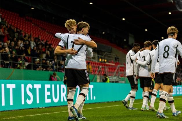20 11 2023, Football, GER, International match, U20 Elite League, Germany England Football Cheering after the 1 0 for Germany by Paul Wanner DFL REGULATIONS PROHIBIT ANY USE OF PHOTOGRAPHS AS IMAGE SEQUENCES AND OR QUASI VIDEO Regensburg Bayern Germany Jahnstadion Regensburg