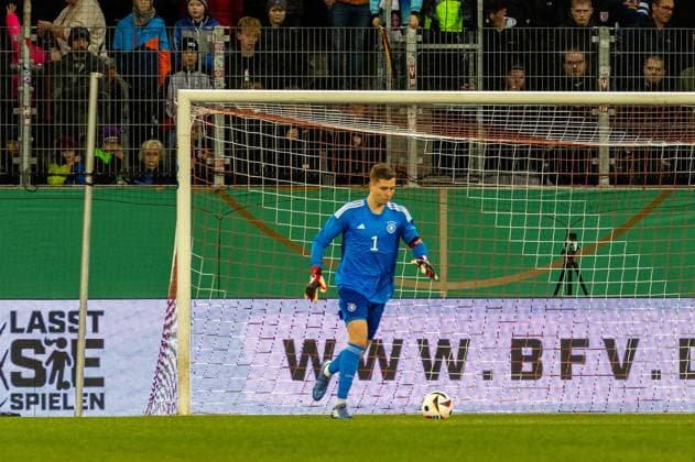 20 11 2023, Football, GER, International match, U20 Elite League, Germany England Football Tjark Ernst Germany DFL REGULATIONS PROHIBIT ANY USE OF PHOTOGRAPHS AS IMAGE SEQUENCES AND OR QUASI VIDEO Regensburg Bayern Germany Jahnstadion Regensburg