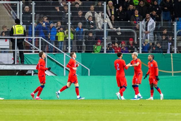 20 11 2023, Football, GER, International match, U20 Elite League, Germany England Football Cheering after the 1 1 equalizer by Mateo Joseph Eng DFL REGULATIONS PROHIBIT ANY USE OF PHOTOGRAPHS AS IMAGE SEQUENCES AND OR QUASI VIDEO Regensburg Bayern Germany Jahnstadion Regensburg