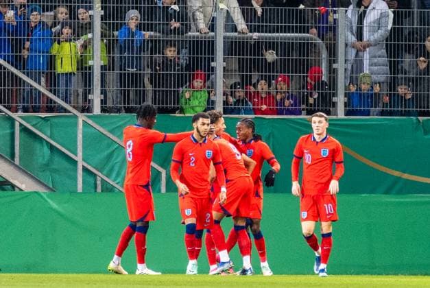 20 11 2023, Football, GER, International match, U20 Elite League, Germany England Football Cheering after the 1 1 equalizer by Mateo Joseph Eng DFL REGULATIONS PROHIBIT ANY USE OF PHOTOGRAPHS AS IMAGE SEQUENCES AND OR QUASI VIDEO Regensburg Bayern Germany Jahnstadion Regensburg