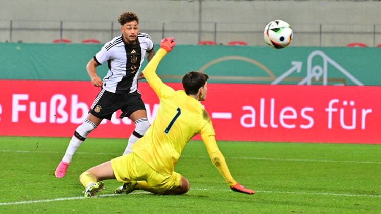 20 11 2023 Soccer German national football team national team U20 juniors DFB international match Germany gg England xwoxzix Armindo Sieb 9, Germany James Beadle 1, England