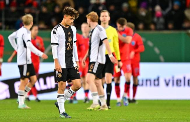 20 11 2023 Football German national football team national team U20 juniors DFB international match Germany gg England xwoxzix Mika Baur 20, Germany disappointed disappointment