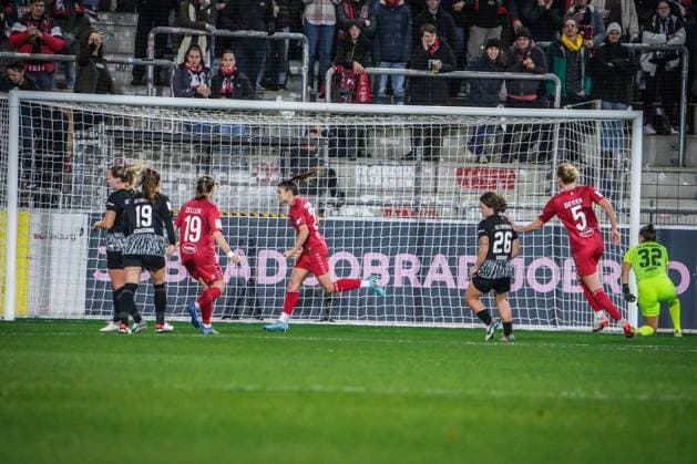 SC Freiburg 1 FC Köln Soccer Google Pixel Womens Bundesliga 2023 2024, Matchday 8, SC Freiburg 1 FC Köln, Dreisamstadion Goal celebration after Colognes Martyna Wiankowska scored the 2-1 equalizer from the penalty spot