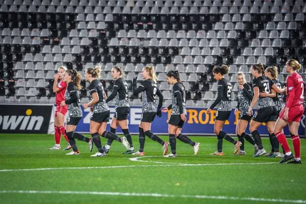 SC Freiburg 1 FC Köln Soccer Google Pixel Womens Bundesliga 2023 2024, Matchday 8, SC Freiburg 1 FC Köln, Dreisamstadion Cheering after the 2 0