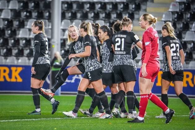 SC Freiburg 1 FC Köln Soccer Google Pixel Womens Bundesliga 2023 2024, Matchday 8, SC Freiburg 1 FC Köln, Dreisamstadion Cheering after the 2 0