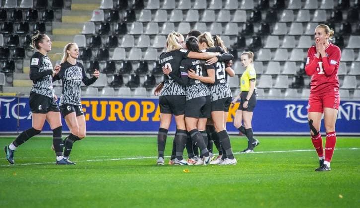 SC Freiburg 1 FC Köln Soccer Google Pixel Womens Bundesliga 2023 2024, Matchday 8, SC Freiburg 1 FC Köln, Dreisamstadion Goal and cheers after the 1 0 by Freiburgs Marie Müller