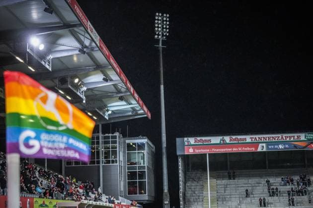 SC Freiburg 1 FC Köln Football Google Pixel Womens Bundesliga 2023 2024, Matchday 8, SC Freiburg 1 FC Köln, Dreisamstadion Floodlight defective, but the match was kicked off anyway