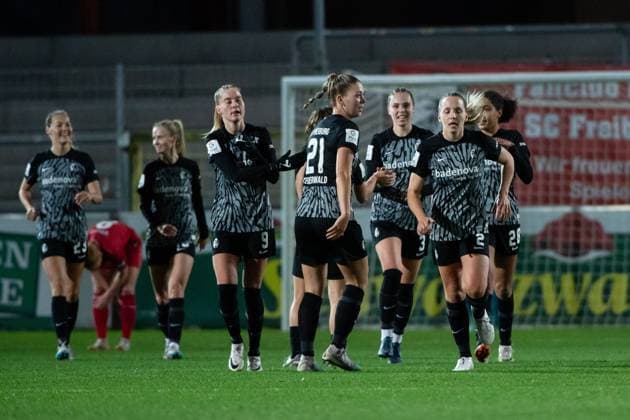 Samantha Steuerwald SC Freiburg, 21 , Lisa Karl SC Freiburg, 02 , Janina Minge SC Freiburg, 09 celebrate the goal for 2 0, GER, SC Freiburg vs FC Koeln, Football Google Pixel Womens Bundesliga, Matchday 8, Season 2023 2024, 20 11 2023 DFB regulations prohibit any use of photographs as image sequences and or quasi video GER, SC Freiburg vs FC Koeln, Football Google Pixel Womens Bundesliga, Matchday 8, Season 2023 2024, 20 11 2023 Freiburg Copyright: xEibner-Pressefoto Memmlerx EP_MMR