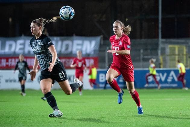 Dora Zeller FC Koeln, 19 in duel with Samantha Steuerwald SC Freiburg, 21 , GER, SC Freiburg vs FC Koeln, Football Google Pixel Frauen Bundesliga, 8 Spieltag, Saison 2023 2024, 20 11 2023 DFB regulations prohibit any use of photographs as image sequences and or quasi video GER, SC Freiburg vs FC Koeln, Football Google Pixel Frauen Bundesliga, 8 Spieltag, Saison 2023 2024, 20 11 2023 Freiburg Copyright: xEibner-Pressefoto Memmlerx EP_MMR