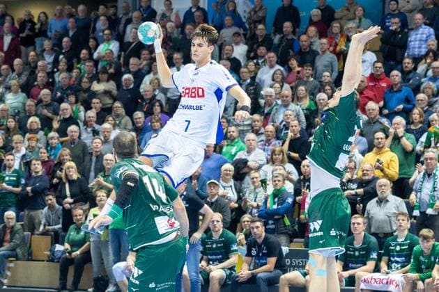 Bilder des Jahres 2023, Sport 11 November Sport Themen der Woche KW47 Sport Bilder des Tages Julian Koester (VfL Gummersbach, 7) GER, HSG Wetzlar gegen VfL Gummersbach, Handball, Bundesliga, 13. Spieltag, Spielzeit 2023 24, 20.11.2023, GER, HSG Wetzlar gegen VfL Gummersbach, Handball, Bundesliga, 13. Spieltag, Spielzeit 2023 24, 20.11.2023 Wetzlar *** Julian Koester VfL Gummersbach, 7 GER, HSG Wetzlar vs VfL Gummersbach, Handball, Bundesliga, 13 Matchday, Season 2023 24, 20 11 2023, GER, HSG Wetzlar vs VfL Gummersbach, Handball, Bundesliga, 13 Matchday, Season 2023 24, 20 11 2023 Wetzlar Copyright: xEibner-Pressefoto GerhardxWingenx EP_GWR