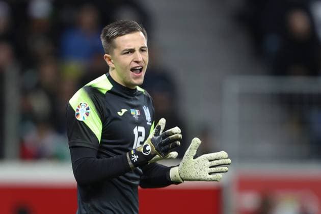 Germany, Leverkusen, 20 11 2023, BayArena, Ukraine vs Italy UEFA EURO 2024 European Qualifiers Group C, Goalkeeper Anatoliy Trubin Ukraine gestures Leverkusen BayArena North Rhine Westfalia Germany  eu-images-678
