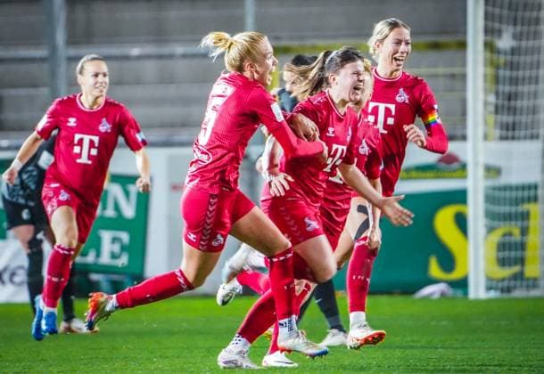 SC Freiburg 1 FC Köln Soccer Google Pixel Womens Bundesliga 2023 2024, Matchday 8, SC Freiburg 1 FC Köln, Dreisamstadion Goal and jubilation at the 2 3 lead by Colognes Adriana Achcinska with l r Colognes Celina Degen and Colognes Sharon Beck