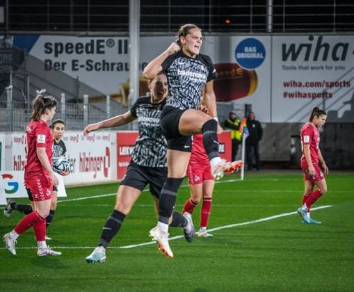 SC Freiburg 1 FC Köln Soccer Google Pixel Womens Bundesliga 2023 2024, Matchday 8, SC Freiburg 1 FC Köln, Dreisamstadion Goal and jubilation at the 3 3 equalizer by Freiburgs Giovanna Hoffmann