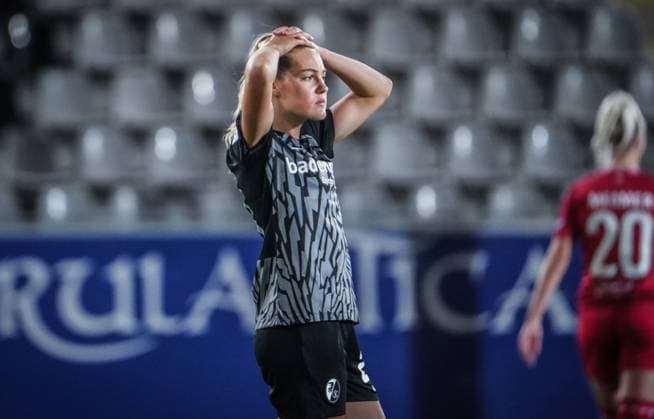 SC Freiburg 1 FC Köln Soccer Google Pixel Womens Bundesliga 2023 2024, Matchday 8, SC Freiburg 1 FC Köln, Dreisamstadion Freiburgs Marie Müller pensive after the 3 3 final score