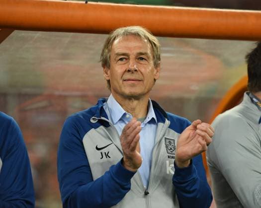 Sport Themen der Woche KW47 Sport Bilder des Tages (231121) -- SHENZHEN, Nov. 21, 2023 -- South Korea s head coach Juergen Klinsmann reacts before the Group C match between China and South Korea at the 2026 FIFA World Cup, WM, Weltmeisterschaft, Fussball Asian qualifier in Shenzhen, south China s Guangdong Province, Nov. 21, 2023. ) (SP)CHINA-GUANGDONG-SHENZHEN-FOOTBALL-2026 FIFA WORLD CUP ASIAN QUALIFIER-GROUP C-CHN VS KOR (CN) MaoxSiqian 