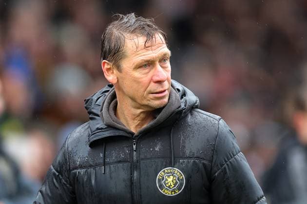 Auerbach, 19.11.2023, Arena zur Vogtlandweide, Fußball, Männer, Saison 2023 2024, Sachsenpokal, 4. Runde , VfB Auerbach - FSV Zwickau 0:2 (0:0) , Im Bild: Trainer Sven Köhler Koehler (Auerbach) , *** Auerbach, 19 11 2023, Arena zur Vogtlandweide, Football, Men, Season 2023 2024, Saxony Cup, 4 Round , VfB Auerbach FSV Zwickau 0 2 0 0 , In the picture Coach Sven Köhler Koehler Auerbach ,