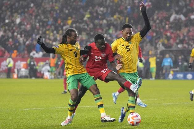 November 21, 2023, TORONTO, ON, CAN: Canada s Richie Laryea (centre) is boxed out by Jamaica s Daniel Johnson and Ethan Pinnock (right) during second half CONCACAF Nations League quarterfinal action in Toronto, on Tuesday, November 21, 2023. Richie Laryea; Daniel Johnson; Ethan Pinnock  - ZUMAc35_ 20231121_zaf_c35_223 Copyright: xChrisxYoungx