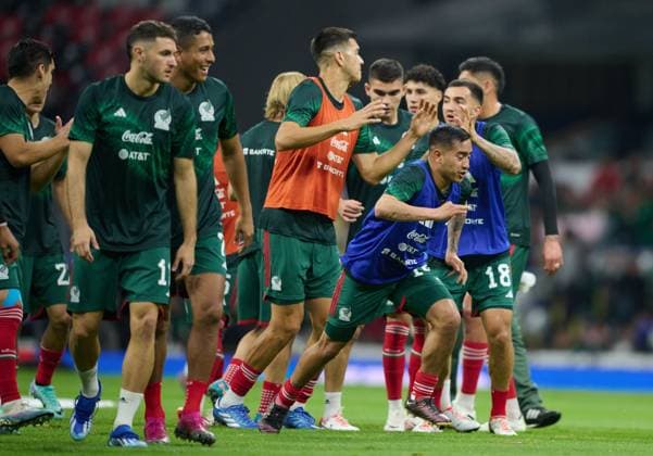RECORD DATE NOT STATED CONCACAF NATIONS LEAGUE 2022-2023 Mexico vs Honduras CFV Santiago Gimenez and Erick Sanchez of Mexico during the game Mexican national team, Nationalteam (Mexico) vs Honduras, corresponding to the Quarterfinals second Leg of the Concacaf Nations League 2023-2024, at Azteca, on November 21, 2023. <br><br> Santiago Gimenez y Erick Sanchez de Mexico durante el partido Seleccion Nacional Mexicana (Mexico) vs Honduras, correspondiente a Cuartos de Final Vuelta de la Liga de Naciones de Concacaf 2023-2024, en el Estadio Azteca, el 21 de Noviembre de 2023. CIUDAD DE MEXICO CDMX MEXICO  Copyright: xDavidxLeahx 20231121201637_CNL_CFV_MEX_HON_SANCHEZ102
