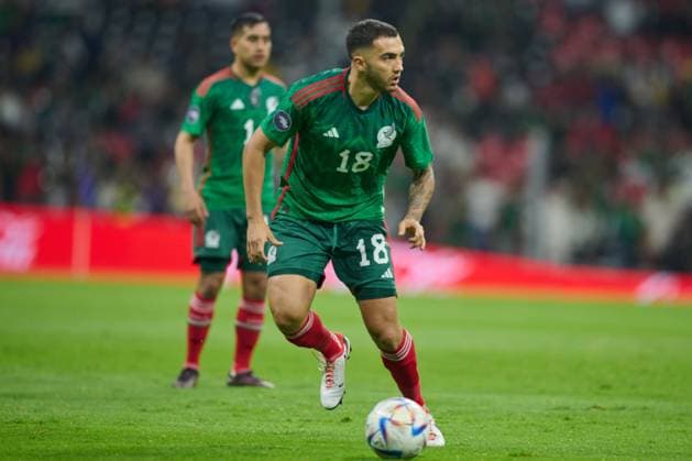 RECORD DATE NOT STATED CONCACAF NATIONS LEAGUE 2022-2023 Mexico vs Honduras CFV Luis Chavez of Mexico during the game Mexican national team, Nationalteam (Mexico) vs Honduras, corresponding to the Quarterfinals second Leg of the Concacaf Nations League 2023-2024, at Azteca, on November 21, 2023. <br><br> Luis Chavez de Mexico durante el partido Seleccion Nacional Mexicana (Mexico) vs Honduras, correspondiente a Cuartos de Final Vuelta de la Liga de Naciones de Concacaf 2023-2024, en el Estadio Azteca, el 21 de Noviembre de 2023. CIUDAD DE MEXICO CDMX MEXICO  Copyright: xDavidxLeahx 20231121204436_CNL_CFV_MEX_HON_CHAVEZ116