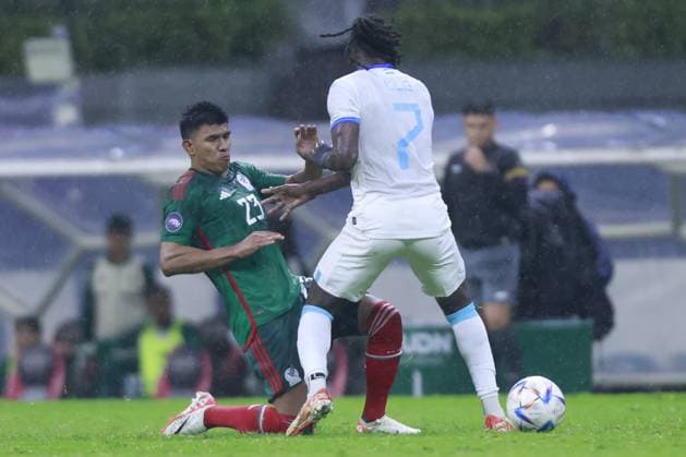 RECORD DATE NOT STATED CONCACAF NATIONS LEAGUE 2022-2023 Mexico vs Honduras CFV (L-R), Jesus Gallardo of Mexico and ALberth Elis of Honduras during the game Mexican national team, Nationalteam (Mexico) vs Honduras, corresponding to the Quarterfinals second Leg of the Concacaf Nations League 2023-2024, at Azteca, on November 21, 2023. <br><br> (I-D), Jesus Gallardo de Mexico y Alberth Elis de Honduras durante el partido Seleccion Nacional Mexicana (Mexico) vs Honduras, correspondiente a Cuartos de Final Vuelta de la Liga de Naciones de Concacaf 2023-2024, en el Estadio Azteca, el 21 de Noviembre de 2023. CIUDAD DE MEXICO CDMX MEXICO Copyright: xUlisesxNaranjox 20231121221138_CNL_CFV_MEX_HON_GALLARDO221