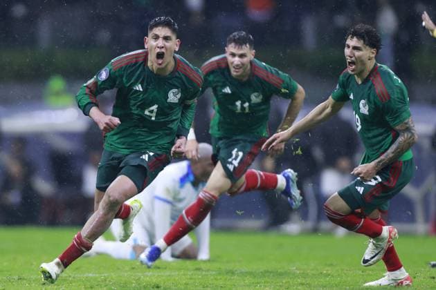 RECORD DATE NOT STATED CONCACAF NATIONS LEAGUE 2022-2023 Mexico vs Honduras CFV Edson Alvarez celebrates his goal 2-0 of Mexico during the game Mexican national team, Nationalteam (Mexico) vs Honduras, corresponding to the Quarterfinals second Leg of the Concacaf Nations League 2023-2024, at Azteca, on November 21, 2023. <br><br> Edson Alvarez celebra su gol 2-0 de Mexico durante el partido Seleccion Nacional Mexicana (Mexico) vs Honduras, correspondiente a Cuartos de Final Vuelta de la Liga de Naciones de Concacaf 2023-2024, en el Estadio Azteca, el 21 de Noviembre de 2023. CIUDAD DE MEXICO CDMX MEXICO  Copyright: xUlisesxNaranjox 20231121224319_CNL_CFV_MEX_HON_ALVAREZ278