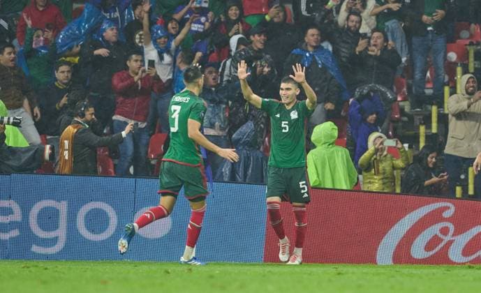 RECORD DATE NOT STATED CONCACAF NATIONS LEAGUE 2022-2023 Mexico vs Honduras CFV Cesar Montes and Johan Vasquez of Mexico during the game Mexican national team, Nationalteam (Mexico) vs Honduras, corresponding to the Quarterfinals second Leg of the Concacaf Nations League 2023-2024, at Azteca, on November 21, 2023. <br><br> Cesar Montes y Johan Vasquez de Mexico durante el partido Seleccion Nacional Mexicana (Mexico) vs Honduras, correspondiente a Cuartos de Final Vuelta de la Liga de Naciones de Concacaf 2023-2024, en el Estadio Azteca, el 21 de Noviembre de 2023. CIUDAD DE MEXICO CDMX MEXICO  Copyright: xDavidxLeahx 20231121224547_CNL_CFV_MEX_HON_VASQUEZ301