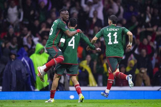 RECORD DATE NOT STATED CONCACAF NATIONS LEAGUE 2022-2023 Mexico vs Honduras CFV Edson Alvarez celebrate this goal 2-0 with Julian Quinones of Mexico during the game Mexican national team, Nationalteam (Mexico) vs Honduras, corresponding to the Quarterfinals second Leg of the Concacaf Nations League 2023-2024, at Azteca, on November 21, 2023. <br><br> Edson Alvarez celebra su gol 2-0 con Julian Quinones de Mexico durante el partido Seleccion Nacional Mexicana (Mexico) vs Honduras, correspondiente a Cuartos de Final Vuelta de la Liga de Naciones de Concacaf 2023-2024, en el Estadio Azteca, el 21 de Noviembre de 2023. CIUDAD DE MEXICO CDMX MEXICO  Copyright: xJosexLuisxMelgarejox 20231121224749_CNL_CFV_MEX_HON_ALVAREZ300