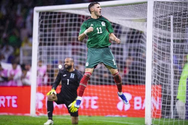 RECORD DATE NOT STATED CONCACAF NATIONS LEAGUE 2022-2023 Mexico vs Honduras CFV Santiago Gimenez of Mexico during the game Mexican national team, Nationalteam (Mexico) vs Honduras, corresponding to the Quarterfinals second Leg of the Concacaf Nations League 2023-2024, at Azteca, on November 21, 2023. <br><br> Santiago Gimenez de Mexico durante el partido Seleccion Nacional Mexicana (Mexico) vs Honduras, correspondiente a Cuartos de Final Vuelta de la Liga de Naciones de Concacaf 2023-2024, en el Estadio Azteca, el 21 de Noviembre de 2023. CIUDAD DE MEXICO CDMX MEXICO  Copyright: xJosexLuisxMelgarejox 20231122000201_CNL_CFV_MEX_HON_GIMENEZ378