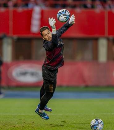 21 11 2023, Football, International match, Test match 2023 24, Austria Germany, at Ernst Happel Stadium Vienna, Goalkeeper Janis Blaswich Germany warming up on the ball DFL and DFB regulations prohibit any use of photographs as image sequences and or quasi video