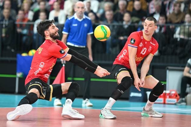 Volleyball I Men I 2023 2024 I CEV Champions League I CLVM68 I SVG Lüneburg Jihostroj CESKE BUDEJOVICE I 22 11 2023 Ignacio Luengas 5, Jihostroj CeskÃ Budejovice safe on the ball Lüneburg LKH Arena Niedersachsen Germany Copyright: xLobeca AndreasxHannigx