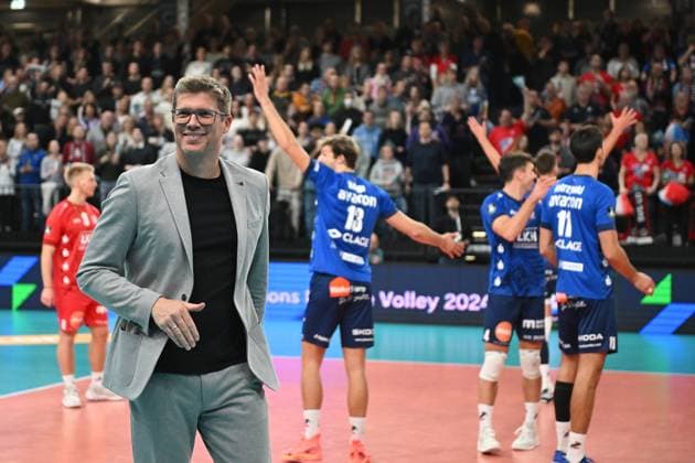 Volleyball I Men I 2023 2024 I CEV Champions League I CLVM68 I SVG Lüneburg Jihostroj CESKE BUDEJOVICE I 22 11 2023 This is what winners look like with the Challenge coach Stefan Hübner SVG Lüneburg gets the set and the game Lüneburg LKH Arena Niedersachsen Germany Copyright: xLobeca AndreasxHannigx