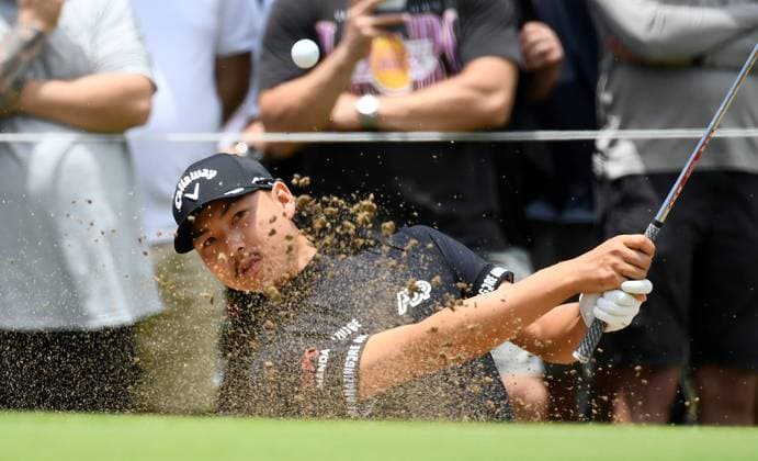 GOLF AUSTRALIAN PGA, Golf Herren Australia s Min Woo Lee hits out of a bunker during round 1 of the 2023 Australian PGA Championship in Brisbane, Thursday, November 23, 2023. ( NO ARCHIVING, EDITORIAL USE ONLY, NO USE IN BOOKS WITHOUT CONSENT BRISBANE QUEENSLAND AUSTRALIA  Copyright: xJONOxSEARLEx 20231123001868615153