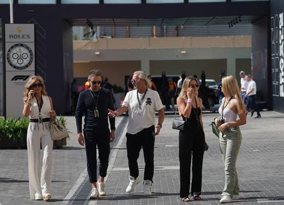 22 11 2023, Yas Marina Circuit, Abu Dhabi, Formula 1 Etihad Airways Abu Dhabi Grand Prix 2023 , pictured The Geiss family visiting Formula 1, as guests of Nico Hülkenberg DEU , MoneyGram Haas F1 Team Carmen Geiss, Raoul Spanger Manager of Nico Hülkenberg DEU , MoneyGram Haas F1 Team , Robert Geiss, Davina Shakira Geiss, Shania Tyra Geiss Abu Dhabi Yas Marina Circuit United Arab Emirates  eu-images-506