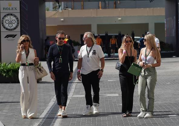Formula 1 Etihad Airways Abu Dhabi Grand Prix 2023 22 11 2023, Yas Marina Circuit, Abu Dhabi, Formula 1 Etihad Airways Abu Dhabi Grand Prix 2023 , pictured The Geiss family visiting Formula 1, as guests of Nico Hülkenberg DEU , MoneyGram Haas F1 Team Carmen Geiss, Raoul Spanger Manager of Nico Hülkenberg DEU , MoneyGram Haas F1 Team , Robert Geiss, Davina Shakira Geiss, Shania Tyra Geiss nordphotoxGmbHx xBratic nph00250