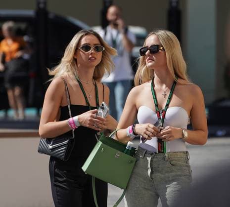 Formula 1 Etihad Airways Abu Dhabi Grand Prix 2023 22 11 2023, Yas Marina Circuit, Abu Dhabi, Formula 1 Etihad Airways Abu Dhabi Grand Prix 2023 , pictured The Geiss family visiting Formula 1, as guests of Nico Hülkenberg DEU , MoneyGram Haas F1 Team Davina Shakira Geiss, Shania Tyra Geiss nordphotoxGmbHx xBratic nph00250