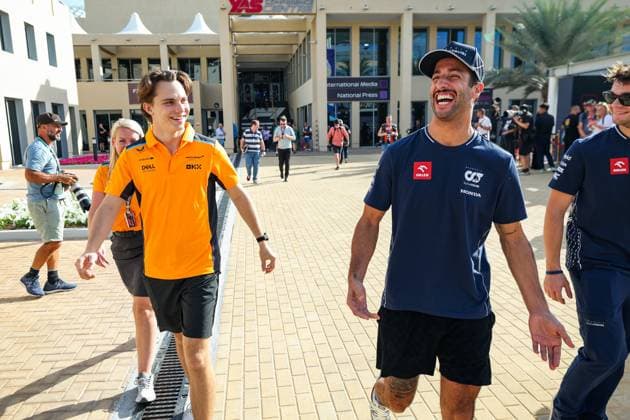 PIASTRI Oscar (aus), McLaren F1 Team MCL60, RICCIARDO Daniel (aus), Scuderia AlphaTauri AT04, portrait during the 2023 Formula 1 Etihad Airways Abu Dhabi Grand Prix, 22th round of the 2023 Formula One World Championship, WM, Weltmeisterschaft from November 24 to 26, 2023 on the Yas Marina Circuit, in Abu Dhabi - F1 - ABU DHABI GRAND PRIX 2023 DPPI Panoramic  00123047_GOOD9546