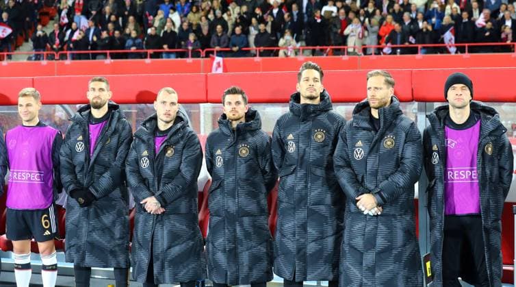 Austria Germany Laenderspiel Vienna, 21 11 2023, Ernst Happel Stadion, Soccer, International match , Austria AUT vs Germany DEU 2 0 1 0 , German reserve bench, In the picture from l Joshua Kimmich, Robert Andrich, David Raum, Jonas Hofmann, goalkeeper Janis Blaswich, goalkeeper Oliver Baumann and Thomas Müller Mueller all Germany , Picture Point