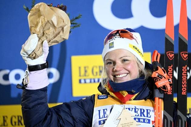 Bilder des Jahres 2023, Sport 11 November Sport Themen der Woche KW47 Sport Bilder des Tages Winner Emma Ribom of Sweden celebrates on podium after women s cross-country skiing classic style sprint final at the FIS World Cup Ruka Nordic Opening event in Kuusamo, Finland, on November 24, 2023. Kuusamo Finland LKFTJK20231124152616BOKX  Copyright: xHeikkixSaukkomaax LKFTJK20231124152616BOKX