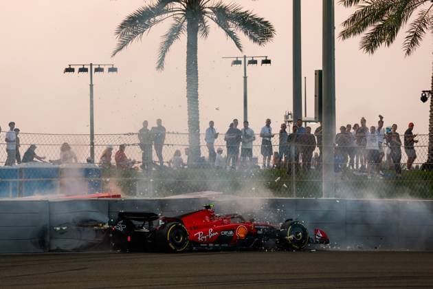 55 SAINZ Carlos (spa), Scuderia Ferrari SF-23, action crash, accident, during the 2023 Formula 1 Etihad Airways Abu Dhabi Grand Prix, 22th round of the 2023 Formula One World Championship, WM, Weltmeisterschaft from November 24 to 26, 2023 on the Yas Marina Circuit, in Abu Dhabi - F1 - ABU DHABI GRAND PRIX 2023 DPPI Panoramic  00123047__H0A7530