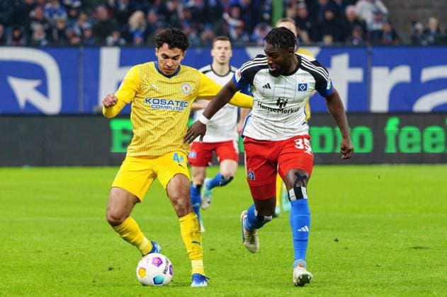 Johan Gomez Eintracht Braunschweig, 44 , Stephan Ambrosius Hamburger SV, 35 GER, Hamburger SV vs Eintracht Braunschweig, Football, 2 Bundesliga, Matchday 14, Season 2023 2024, 24 11 2023 DFL REGULATIONS PROHIBIT ANY USE OF PHOTOGRAPHS AS IMAGE SEQUENCES AND OR QUASI VIDEO GER, Hamburger SV vs Eintracht Braunschweig, Football, 2 Bundesliga, Matchday 14, Season 2023 2024, 24 11 2023 Hamburg Copyright: xEibner-Pressefoto MarcelxvonxFehrnx EP_MFN