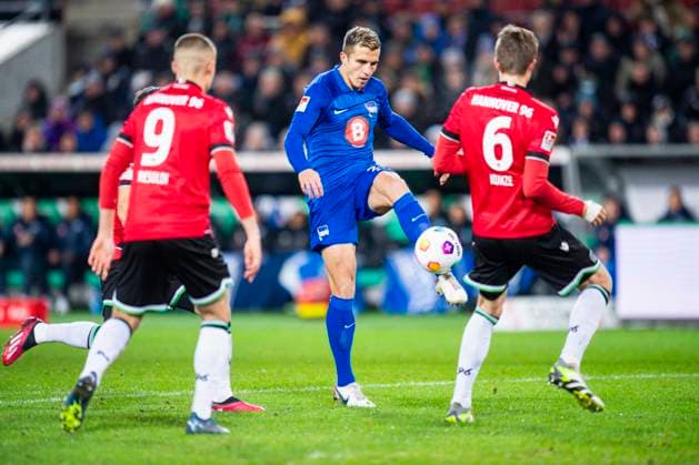 24 11 2023 Soccer, 2023 2024, 2 Bundesliga, Matchday 14, Hannover 96 Hertha BSC Berlin M Marc Oliver Kempf Berlin DFL REGULATIONS PROHIBIT ANY USE OF PHOTOGRAPHS AS IMAGE SEQUENCES AND OR QUASI VIDEO Hannover Lower Saxony Germany Heinz von Heiden Arena