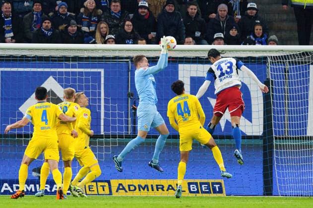 Ron Thorben Hoffmann Eintracht Braunschweig, 01 haelt Ball GER, Hamburger SV vs Eintracht Braunschweig, Football, 2 Bundesliga, Matchday 14, Season 2023 2024, 24 11 2023 DFL REGULATIONS PROHIBIT ANY USE OF PHOTOGRAPHS AS IMAGE SEQUENCES AND OR QUASI VIDEO GER, Hamburger SV vs Eintracht Braunschweig, Football, 2 Bundesliga, Matchday 14, Season 2023 2024, 24 11 2023 Hamburg Copyright: xEibner-Pressefoto MarcelxvonxFehrnx EP_MFN