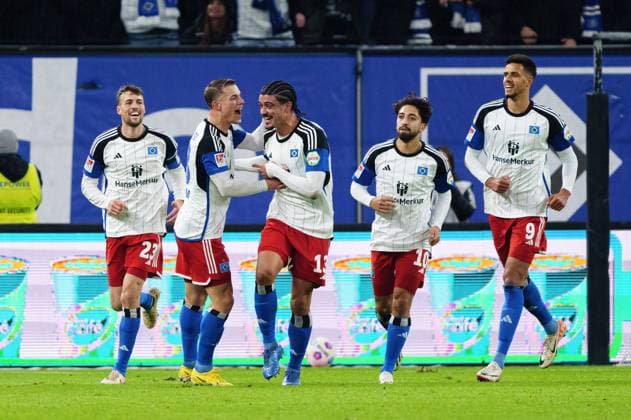 Goal celebration Hamburger SV after goal to 1 0 Guilherme Ramos Hamburger SV, 13 GER, Hamburger SV vs Eintracht Braunschweig, Football, 2 Bundesliga, Matchday 14, Season 2023 2024, 24 11 2023 DFL REGULATIONS PROHIBIT ANY USE OF PHOTOGRAPHS AS IMAGE SEQUENCES AND OR QUASI VIDEO GER, Hamburger SV vs Eintracht Braunschweig, Football, 2 Bundesliga, Matchday 14, Season 2023 2024, 24 11 2023 Hamburg Copyright: xEibner-Pressefoto MarcelxvonxFehrnx EP_MFN